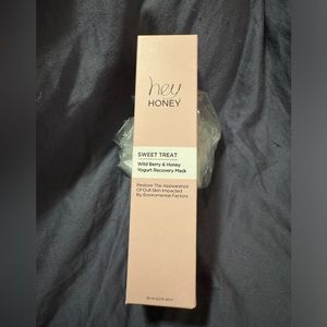 NIB Hey Honey Sweet Treat Wild Berry & Honey Yogurt Recovery Mask